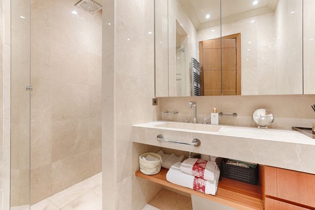 Appartement à vendre - 7 pièces - 296.15 m2 - PARIS - 75116 - ILE-DE-FRANCE - Century 21 Victor Hugo - Trocadéro