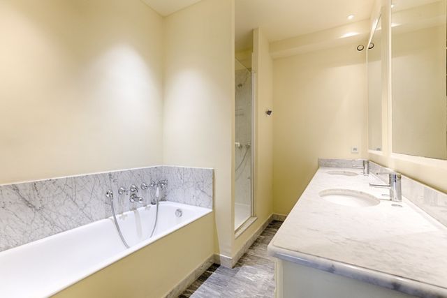 Appartement F2 à vendre - 2 pièces - 97.47 m2 - NEUILLY SUR SEINE - 92 - ILE-DE-FRANCE - Century 21 Victor Hugo - Trocadéro